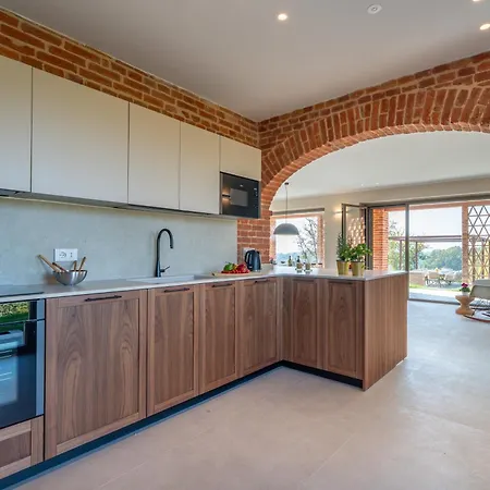 Cascina Buzio 12, Emma Cuccaro Monferrato