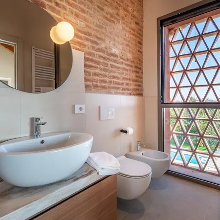 Cascina Buzio 12, Emma Villa