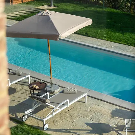 Cascina Buzio 12, Emma Villa *